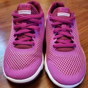 ATHLETIC SHOES FOR CHILDREN